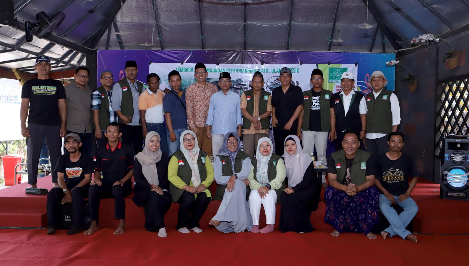Peserta dan narasumber NGOPI yang diselenggarakan PC LPPNU Gresik mengabadikan momen dengan berfoto bersama. Foto: dok PC LPPNU Gresik/NUGres