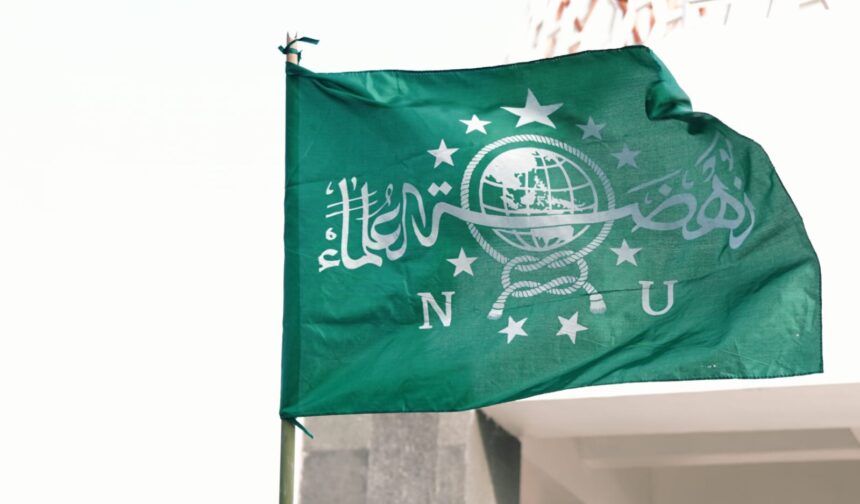 Bendera Nahdlatul Ulama berkibar. Foto: NUGres