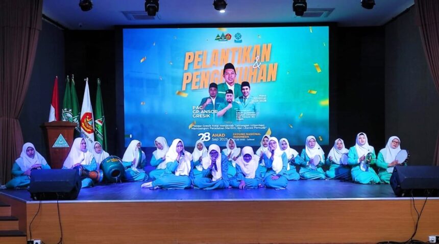 Grup Qasidah Nidaul Ummah, rintisan Pimpinan Anak Cabang (PAC) Fatayat Nahdlatul Ulama (NU) Gresik, tampil perdana di hadapan publik setelah terbentuk sepekan lalu. Foto: dok PAC Fatayat NU Gresik/NUGres