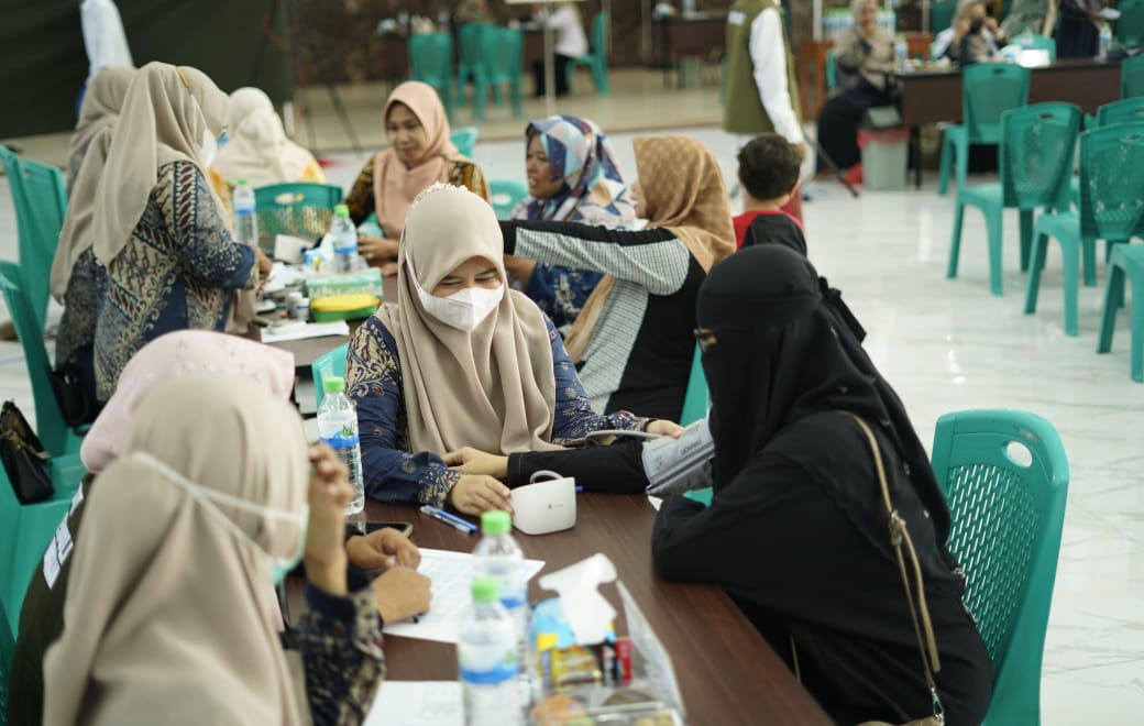 Ratusan warga Nahdliyin terbagi secara bergelombang memanfaatkan cek hingga konsultasi kesehatan gratis. Foto: dok MBM Mambaus Sholihin/NUGres