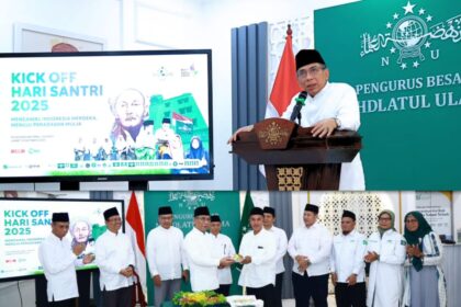 Dengan spirit "Mengawal Indonesia Merdeka, Menuju Peradaban Mulia," PBNU melaksanakan Kick Off Hari Santri Nasional 2025 di Plaza PBNU, Jakarta, Jumat (10/10/2025). Foto: X @YahyaCStaquf