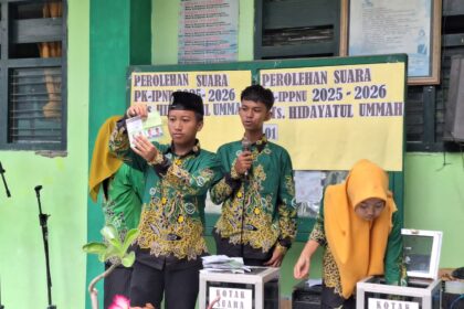 Konferensi Pimpinan Komisariat (PK) IPNU IPPNU MTs Hidayatul Ummah Balongpanggang Gresik diharapkan menjadi ruang belajar organisasi hingga menjadi teladan pelajar NU. Foto: dok PK IPNU IPPNU MTs Hidayatul Ummah/NUGres