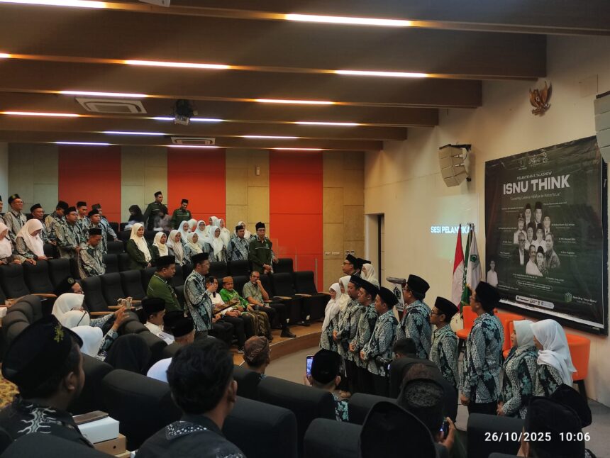 Enam Pimpinan Anak Cabang (PAC) Ikatan Sarjana Nahdlatul Ulama (ISNU) di Kabupaten Gresik masa khidmat 2025 - 2028 secara resmi dilantik. Foto: NUGres