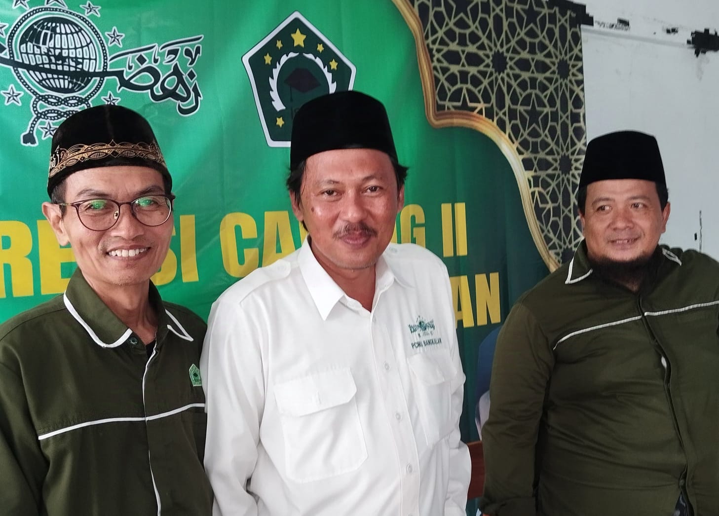 Ketua Tanfidziyah PCNU Bangkalan, Kiai Makki Nasir turut menghadiri Konfercab PC ISNU Bangkalan. Foto: dok PC ISNU Bangkalan/NUGres