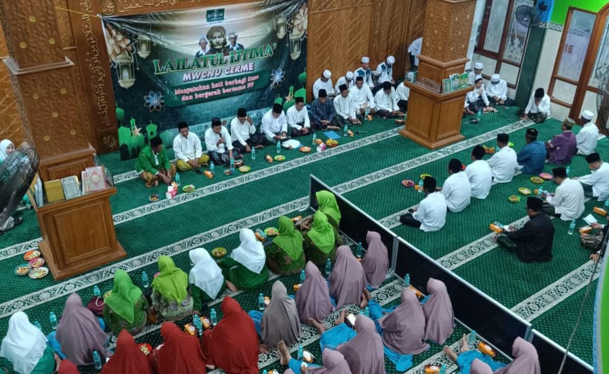 Berbagai informasi rencana kegiatan disampaikan dalam Lailatul Ijtima' MWCNU Cerme. Foto: dok MWCNU Cerme