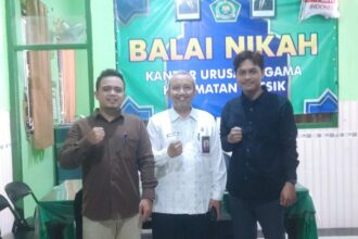 Miliki visi selaras, LBH GP Ansor Gresik menjalin sinergi strategis dengan Kantor Urusan Agama (KUA) Kecamatan Gresik, Kabupaten Gresik, guna meningkatkan edukasi pentingnya pencatatan pernikahan resmi, Rabu (3/12/2025). Foto: dok LBH GP Ansor Gresik/NUGres