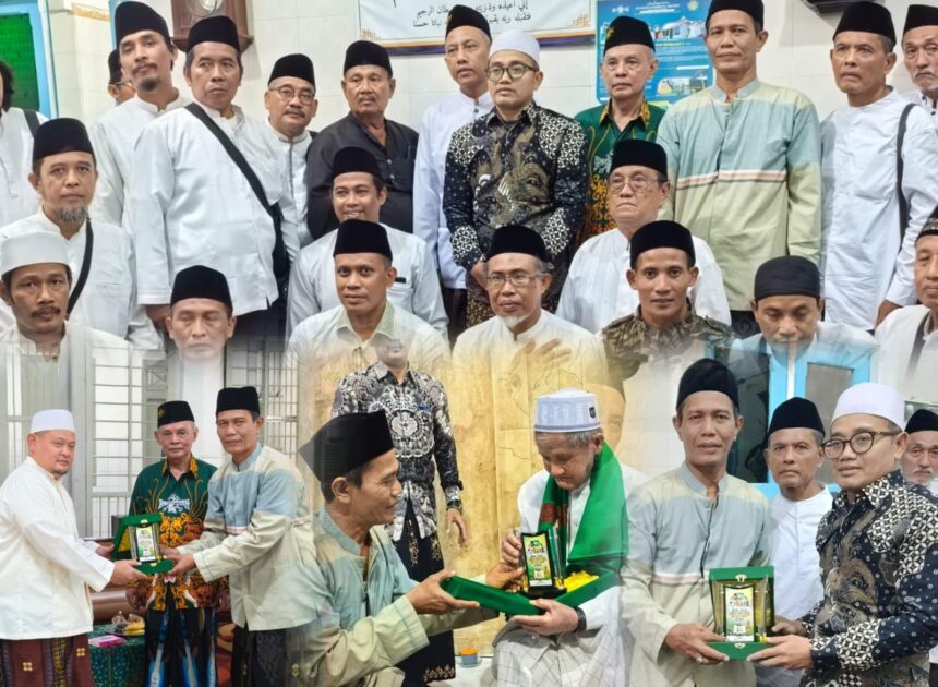 Rihlah sowan kiai, Majelis Wakil Cabang Nahdlatul Ulama (MWCNU) Kebomas, mendapatkan pesan tiga ruh NU dari Gus Salam Pengasuh Pondok Pesantren Manbaul Ma'arif Denanyar Jombang. Foto: dok MWCNU Kebomas/NUGres