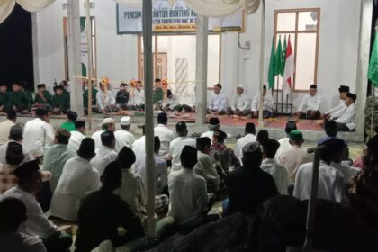 Semarak momentum peringatan Hari Lahir NU ke-103 dalam kalender Hijriah (1344-1447 H), Pengurus Ranting Nahdlatul Ulama Tebuwung Dukun Gresik, mesmikan Kantor Ranting NU, Jumat (30/1/2026). Foto: dok PRNU Tebuwung/NUGres