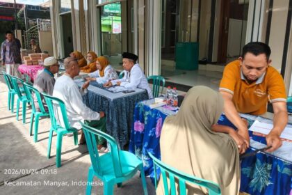 Rumah Sakit Islam (RSI) Nyai Ageng Pinatih Gresik menggelar bakti sosal dengan memberikan pengobatan gratis kepada ratusan warga. Foto: dok RSI Nyai Ageng Pinatih Gresik/NUGres