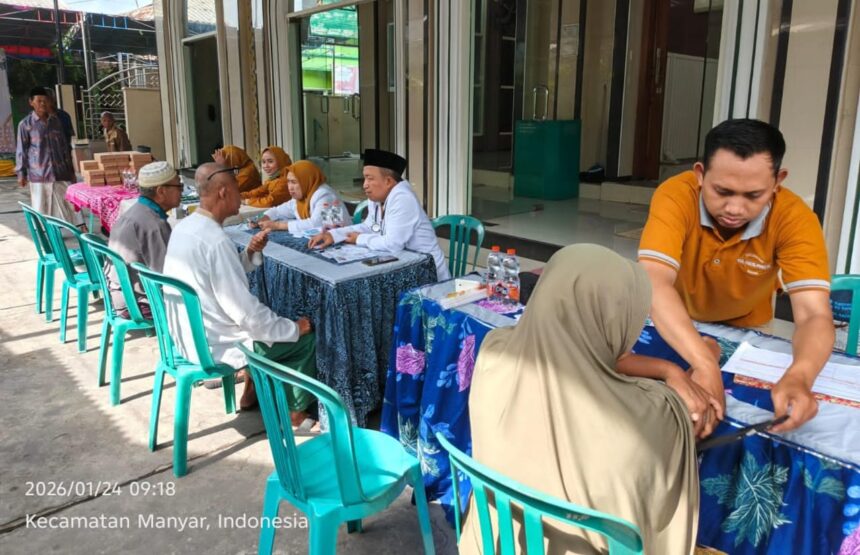 Rumah Sakit Islam (RSI) Nyai Ageng Pinatih Gresik menggelar bakti sosal dengan memberikan pengobatan gratis kepada ratusan warga. Foto: dok RSI Nyai Ageng Pinatih Gresik/NUGres
