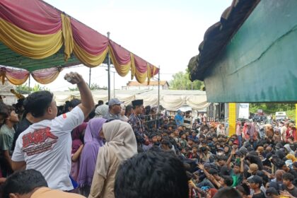 Diikuti ratusan warga, tradisi Dekahan dan Haul Desa Tebuwung, Kecamatan Dukun, Kabupaten Gresik, berlangsung meriah, Kamis (5/2/2026). Foto: ist/NUGres