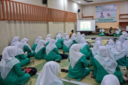 Ikhtiar mendorong peningkatan kapasitas Tim Media Sosial di tingkat Pimpinan Anak Cabang (PAC) semakin berkualitas, Pimpinan Cabang (PC) Fatayat NU Gresik Bekali Workshop "Ngoten Cerdas", Jumat (6/2/2026). Foto: dok PC Fatayat NU Gresik