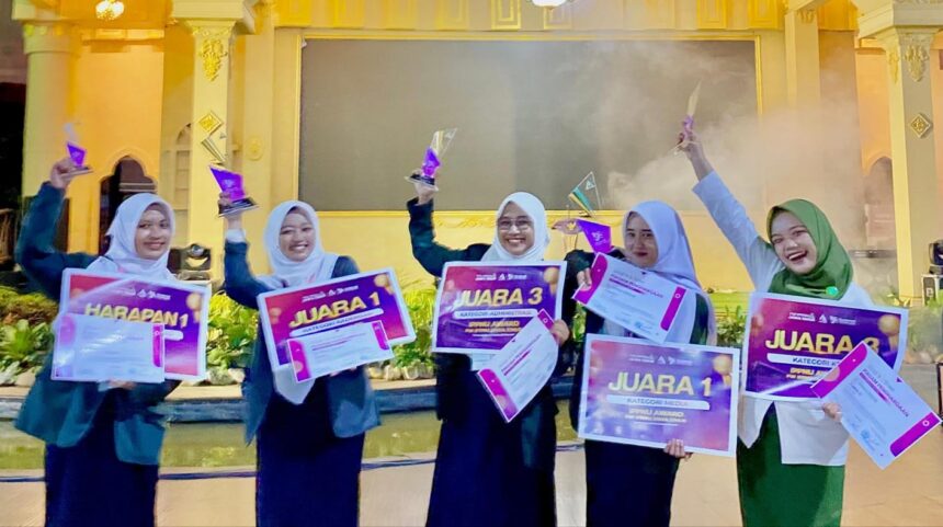 Bergelimang dalam prestasi, Pimpinan Cabang Ikatan Pelajar Putri Nahdlatul Ulama (PC IPPNU) Gresik berhasil merebut 5 penghargaan di PW IPPNU Award 2026, dua kategori diantaranya Juara I. Foto: dok PC IPPNU Gresik/NUGres