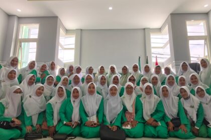 Memperingati Nuzulul Qur'an 1447 Hijriah, Pimpinan Anak Cabang Fatayat NU Manyar menyelenggarakan Khotmil Qur'an, Tasyakuran Kantor Baru, hingga Doa untuk Perdamaian Dunia, Jumat (6/3/2026). Foto: dok PAC Fatayat NU Manyar/NUGres