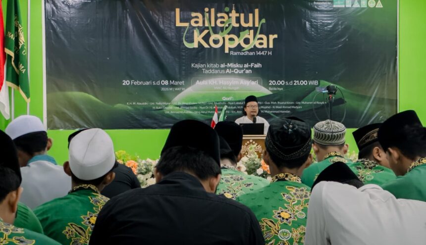 Pertemuan ke-12 Lailatul Kopdar Ramadan 1447 Hijriah di MWCNU Bungah, Selasa (3/3/2026), Ki Wasil Ahmad Madyani menegaskan sikap tidak diam terhadap kebatilan. Foto: dok LTN MWCNU Bungah/NUGres
