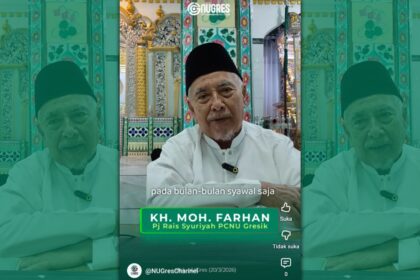 Pj Rais Syuriyah PCNU Gresik KH Moh. Farhan, saat mewedar perihal silaturahmi. Foto: YouTube NUGres Channel