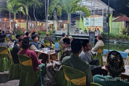 Pesantren Ramadan Islam Nusantara (Pramistara) angkatan ke-VII dan Haul ke-5 K. Ng. H. Agus Sunyoto resmi digelar di Pondok Pesantren Al-Ikhlash Dusun Mulyorejo Desa Dalegan Kecamatan Panceng Kabupaten Gresik, Jumat (6/3/2026). Foto: Chidir/NUGres