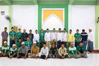 Upaya memperkuat soliditas dan kepedulian sosial kaum muda, Pimpinan Ranting (PR) GP Ansor Sekapuk Gresik gelar rangkaian kegiatan Ramadan 1447 H, mulai Santunan, Ngaji Ilmu Falak hingga Bazar Sembako Murah. Foto: dok PR GP Ansor Sekapuk/NUGres