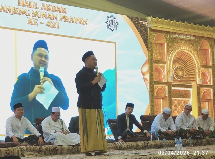 Hadir di Haul Akbar ke-421 Kanjeng Sunan Prapen, Kamis (2/4/2026) malam, Bupati Gresik Gus Yani sampaikan keinginannya merekonstruksi situs Giri Kedaton. Foto: Chidir/NUGres