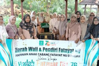 Semarak Hari Lahir (Harlah) ke-76 Fatayat NU, PAC Fatayat NU Bungah Gresik menggelar ziarah ke makam pendiri Fatayat NU Nyai Hj Chuzaimah Mansur, Bazar UMKM dan Senam Fatayat NU. Foto: dok PAC Fatayat NU Bungah/NUGres