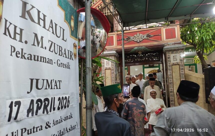 Haul ke-101 KH Muhammad Zubair berlangsung penuh khidmat di Langgar Pondok Pekauman Gresik, Jumat (17/4/2026) sore. Foto: Chidir/NUGres