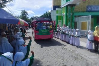 Peringati Harlah ke-76, Ratusan Kader PAC Fatayat NU Dukun Gresik Gelar Kirab dan Sapa Warga, Rabu (29/4/2026). Foto: dok PAC Fatayat NU Dukun/NUGres