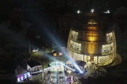 Masjid KH Robbach Ma'sum menjadi tuan rumah gelaran MTQ XXXII Kabupaten Gresik pada 17-19 April 2026. Foto: dok YouTube PemkabGresikChannel