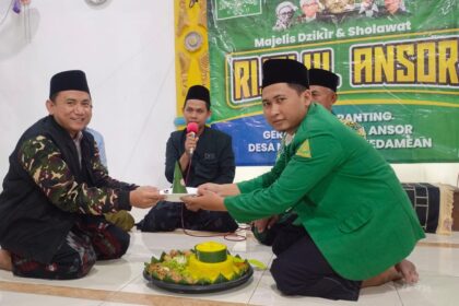 Pimpinan Ranting (PR) Gerakan Pemuda Ansor Ngepung Kedamean Gresik menggelar rutinan Majelis Dzikir dan Shalawat Rijalul Ansor (MDSRA) dan juga peringatan Hari Lahir (Harlah) ke-92, Sabtu (18/4/2026). Foto: dok PR GP Ansor Ngepung/NUGres