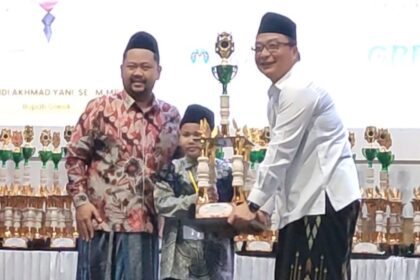 Siswa MINU Tratee Putera Gresik berhasil meraih juara dalam ajang MTQ XXXII Kabupaten Gresik tahun 2026. Foto: Chidir/NUGres