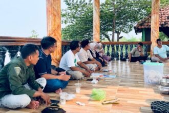 Pimpinan Anak Cabang (PAC) Ikatan Sarjana Nahdlatul Ulama (ISNU) Sidayu menggelar pertemuan pengurus perdana, seusai menerima SK, Ahad (19/4/2026). Foto: dok PAC ISNU Sidayu/NUGres