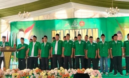 Berkomitmen dalam penguatan kaderisasi dan kemandirian organisasi, PAC GP Ansor Kebomas masa khidmat 2025 - 2028 secara resmi dilantik pada Ahad (12/4/2026). Foto: Luthfi/NUGres