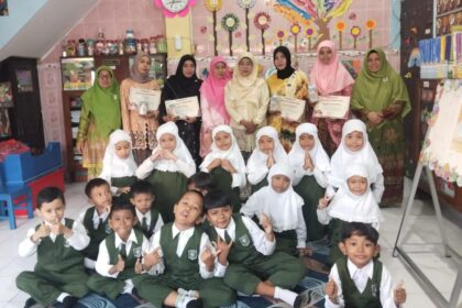 Momen Hari Kartini tahun 2026, TK Muslimat NU 20 Kroman Gresik melibatkan wali murid dalam program “Orang Tua Hebat Mengajar”. Foto: dok TK MNU 20 Kroman/NUGres