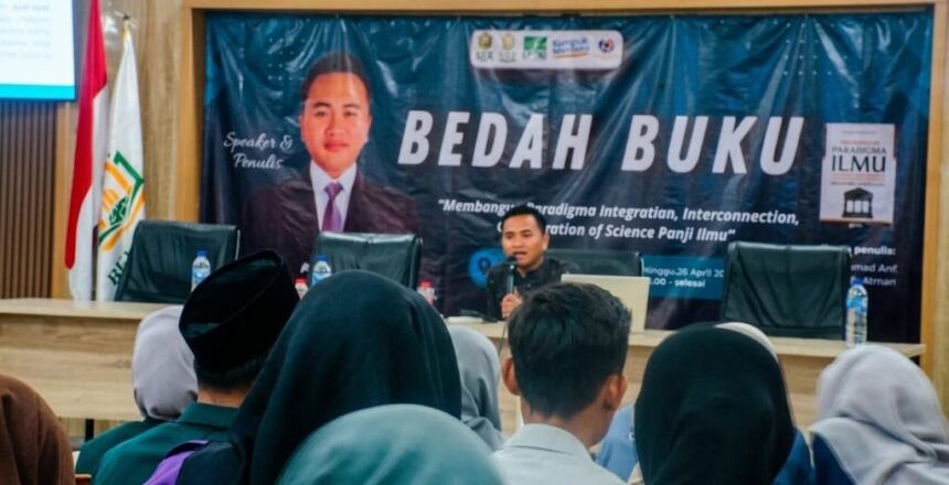 Badan Eksekutif Mahasiswa (BEM) Universitas Islam Al-Azhar (UIZ) Gresik menggelar kegiatan Bedah Buku "Panji Ilmu", Ahad (26/4/2026). Foto: dok BEM UIZ Gresik/NUGres