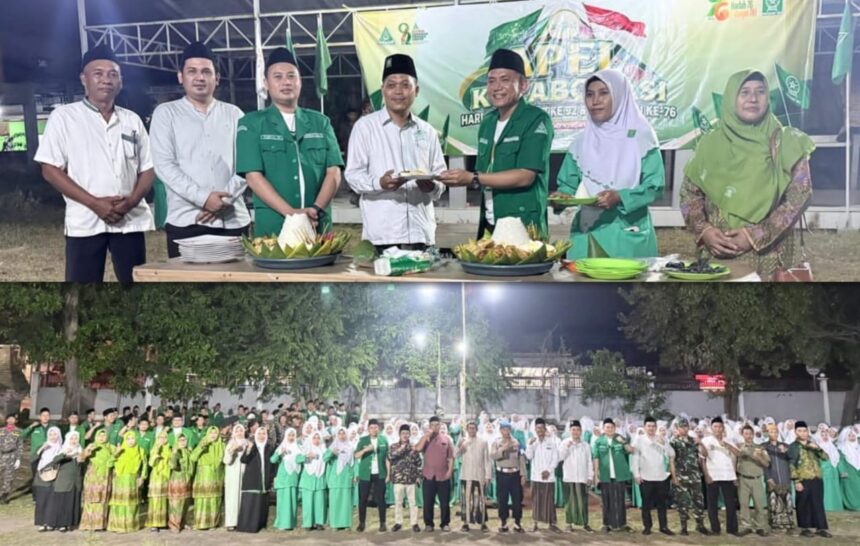 Ratusan kader di Pimpinan Anak Cabang (PAC) GP Ansor dan PAC Fatayat NU Kedamean menggelar Apel Kolaborasi dalam rangka memperingati Harlah ke-92 GP Ansor dan Harlah ke-76 Fatayat NU. Foto: Yazid/NUGres