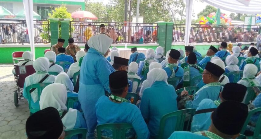 Suasana pelepasan ratusan Calon Jamaah Haji (CJH) KBIHU An-Nahdlah MWCNU Dukun pada Ahad (3/5/2026). Foto: Syafik Hoo/NUGres