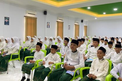 Ratusan siswa-siswi MI Ma'arif NU Assa'adah Bungah kelas 6 mengikuti Pondok Aswaja, Rabu (13/5/2026). Foto: dok MI Ma'arif NU Assa'adah Bungah/NUGres