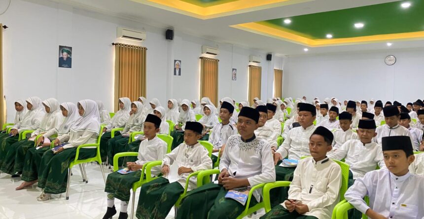 Ratusan siswa-siswi MI Ma'arif NU Assa'adah Bungah kelas 6 mengikuti Pondok Aswaja, Rabu (13/5/2026). Foto: dok MI Ma'arif NU Assa'adah Bungah/NUGres