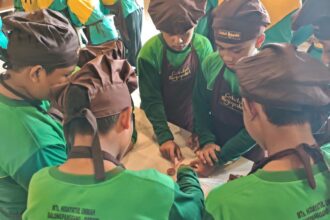 Padukan kegiatan edukatif dan religi, MTs Hidayatul Ummah Balongpanggang sukses menggelar Outing Class di Mojokerto dan Jombang, Sabtu (9/5/2026). Foto: Samsul/NUGres