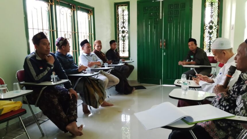 Optimalisasi kantor baru sebagai pusat informasi dan kegiatan jamiyyah, pengurus MWCNU Dukun menggelar rapat koordinasi bersama badan otonom dan lembaga NU, Jumat (8/5/2026). Foto: Syafik Hoo/NUGres