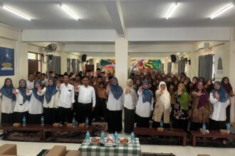 Mengisi Hari Pendidikan Nasional 2026, SMP Sunanul Muhtadin menghadirkan seminar edakutif anti perundungan dengan menggandeng LKP3A Fatayat NU PC Fatayat NU Gresik, Sabtu (2/5/2026). Foto: dok SMP Sunanul Muhtadin Gresik/NUGres