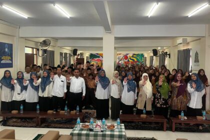Mengisi Hari Pendidikan Nasional 2026, SMP Sunanul Muhtadin menghadirkan seminar edakutif anti perundungan dengan menggandeng LKP3A Fatayat NU PC Fatayat NU Gresik, Sabtu (2/5/2026). Foto: dok SMP Sunanul Muhtadin Gresik/NUGres