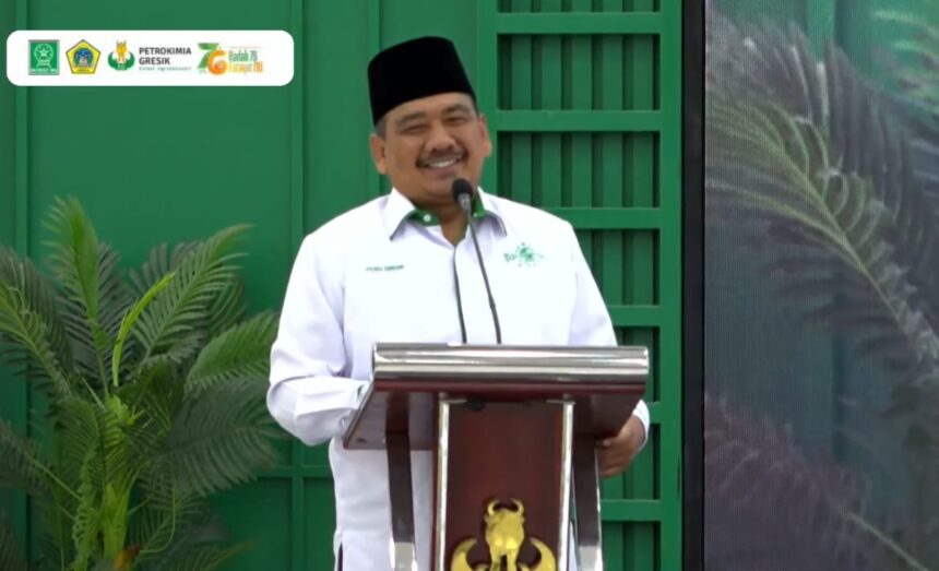 Wakil Ketua PCNU Gresik Dr H. A. Syifaul Qulub saat menyampaikan sambutan di peringatan Harlah ke-76 yang diselenggarakan PC Fatayat NU di Gresik, Ahad (3/5/2026). Foto: SC YouTube PC Fatayat NU Gresik/NUGres